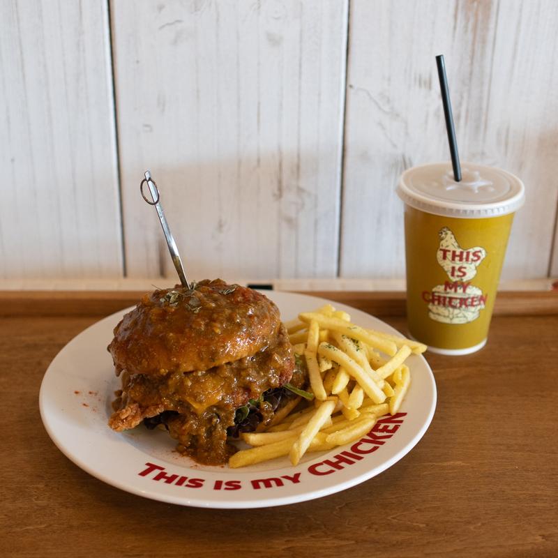 夏野菜のスパイスキーマカレーバーガー(This is my CHICKEN)