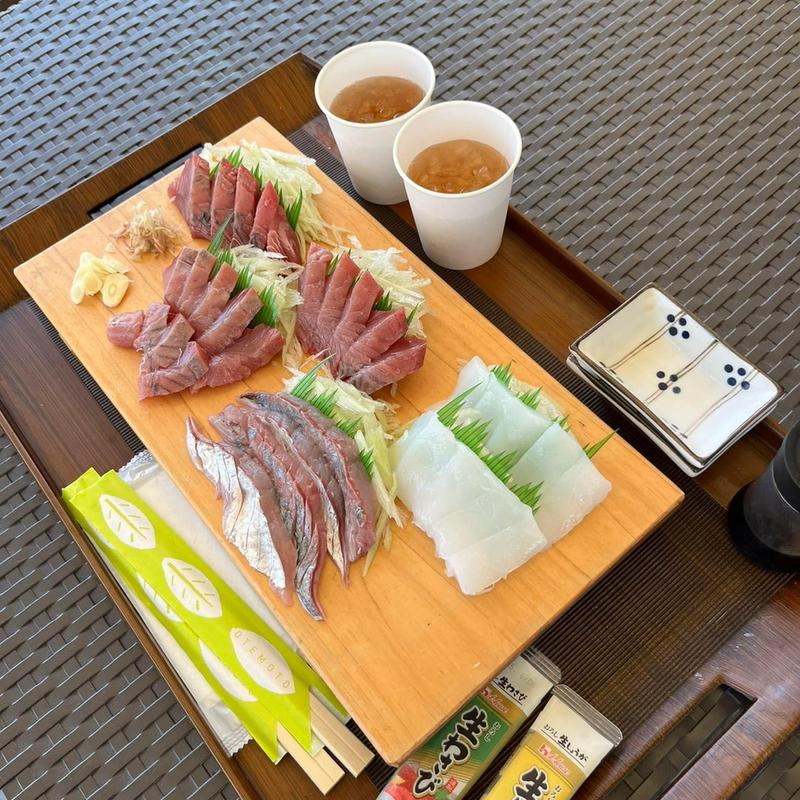 カツオとイカとアジの刺身(黒潮亭 いか船頭)