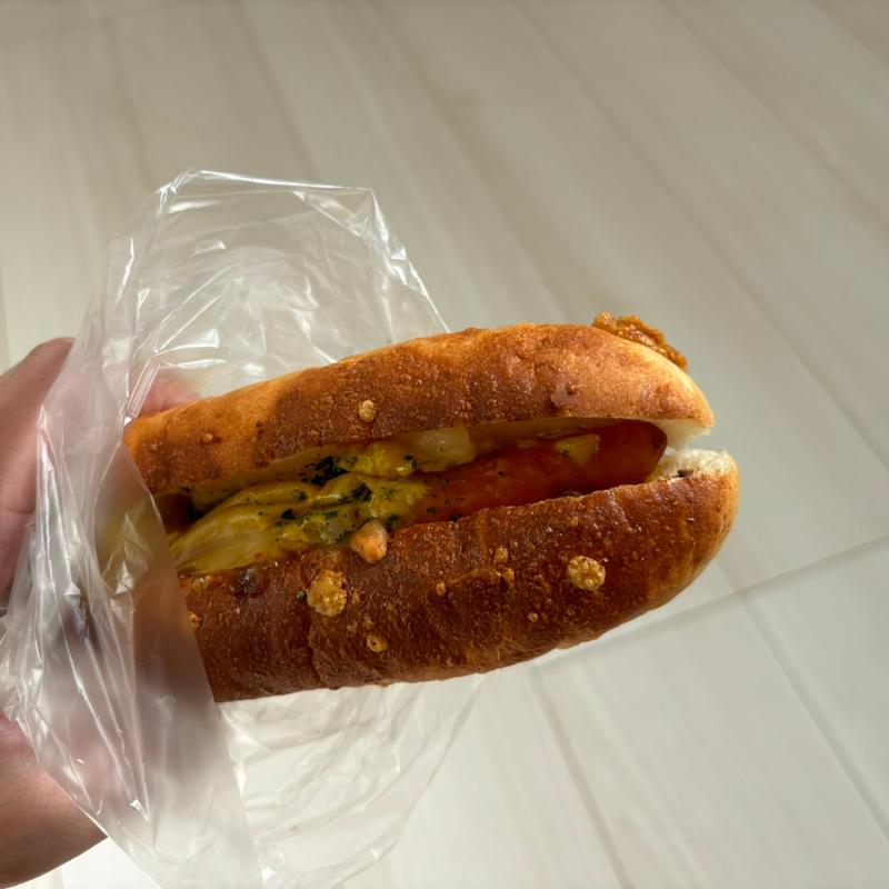 カレーとチョリソーのチーズドッグ(Boulangerle Bonheur(ブーランジェリーボヌール)読売ランド店)