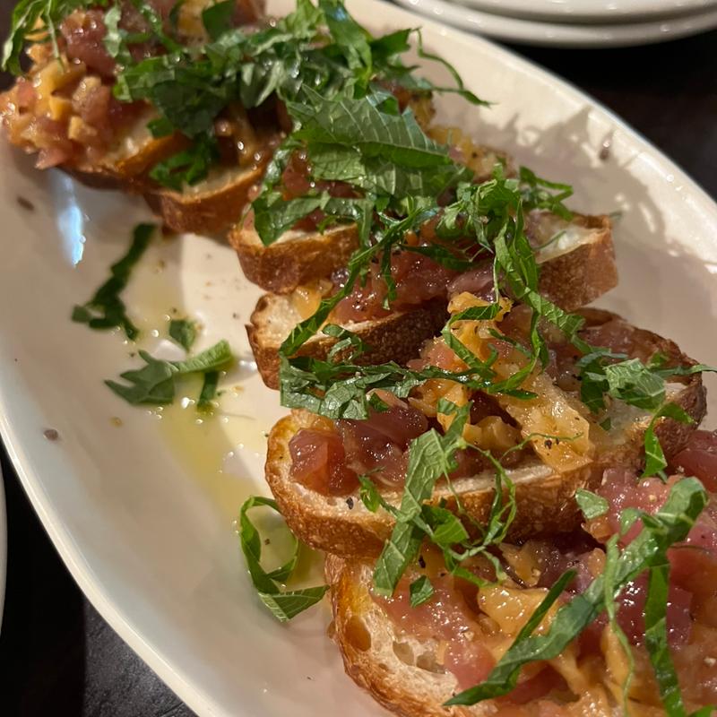 メバチマグロと沢庵のスモークのカナッペ(ビストロ グルナッシュ （B'stro Grenache）)