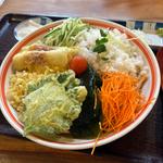 冷やしたぬきうどん(武蔵野うどん　くわ郷)