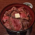 名物ビフテキ丼（サラダ付）