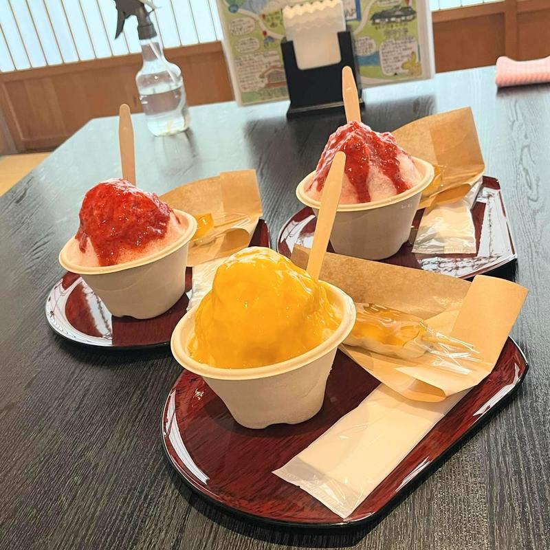 マンゴーかき氷 イチゴかき氷(栗駒茶屋本店)