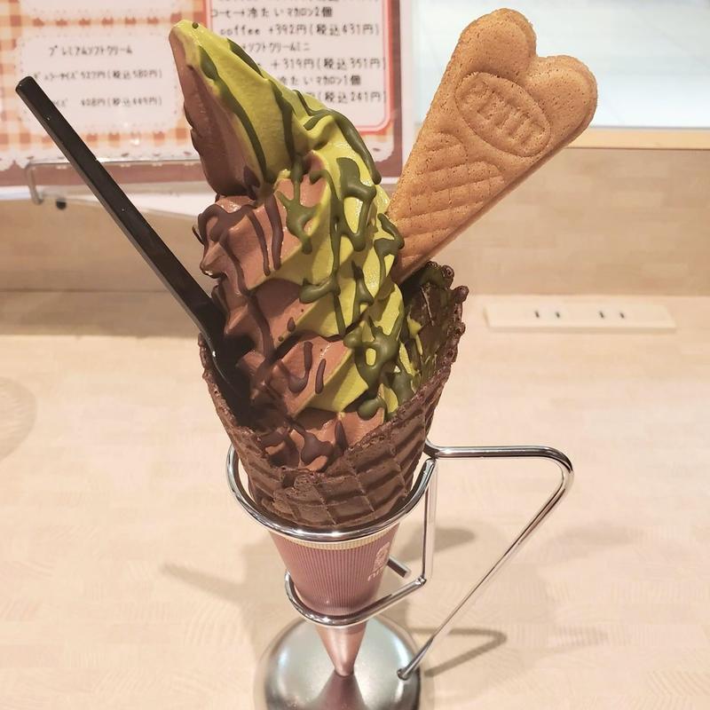 ソフトクリーム ピスタチオ&チョコレート(レオニダス吉祥寺店)