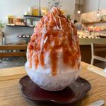 赤いミニトマトのかき氷