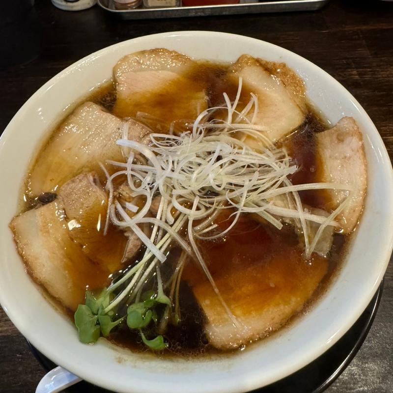 總持寺ブラックチャーシュー麺(らーめん とら家)