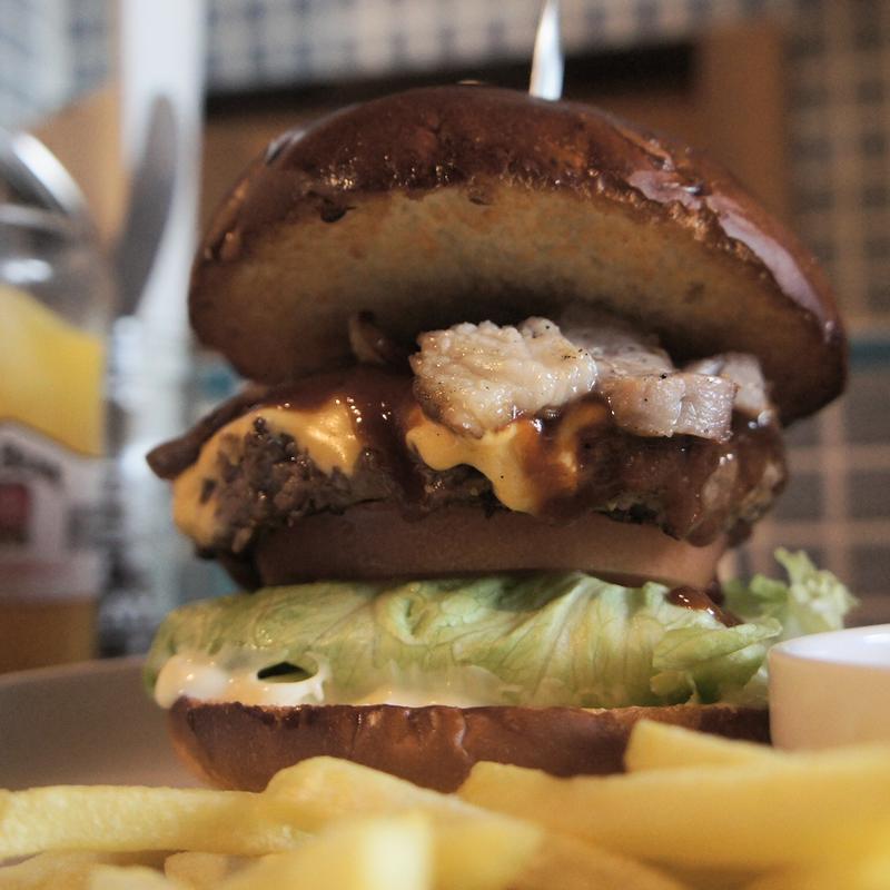 ベーコンチーズバーガー(ホームハンバーガー)