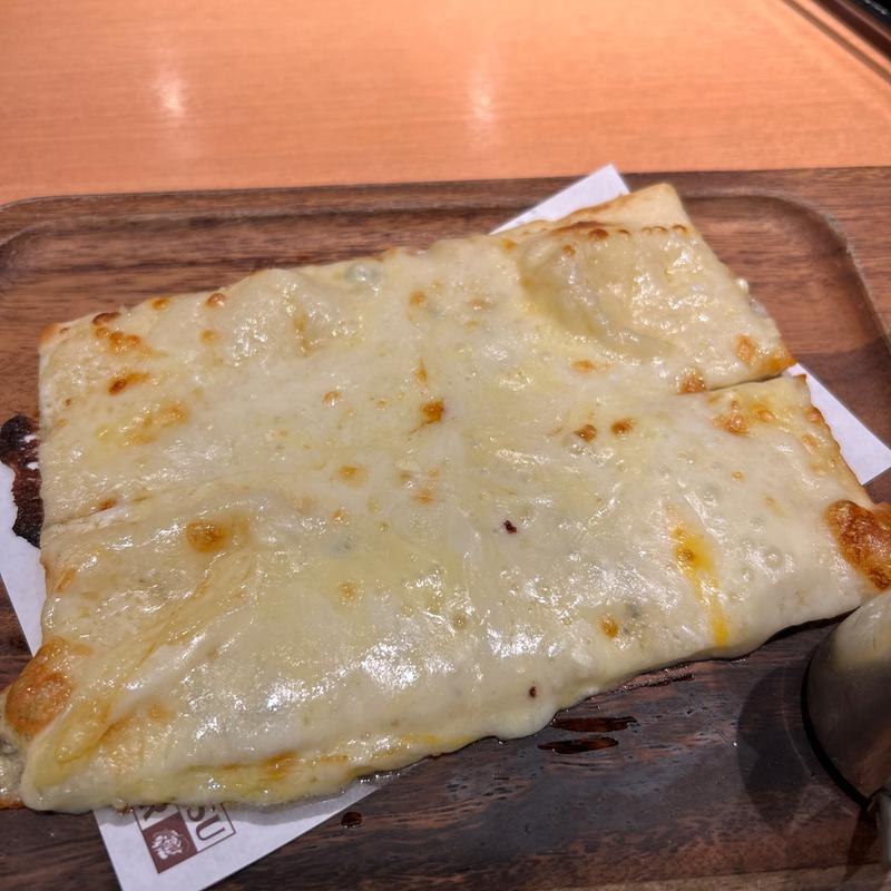 6種のチーズピザ〜蜂蜜の香〜ハーフ(ヱビスバー 札幌アピア店 (YEBISU BAR Sapporo Apia))