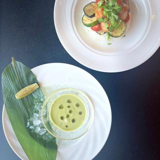  冷製グリーンカレー スイートチリ風味の海老フライと焼きライム(帝国ホテル 大阪)