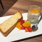 フルーツとヨーグルトのモーニング