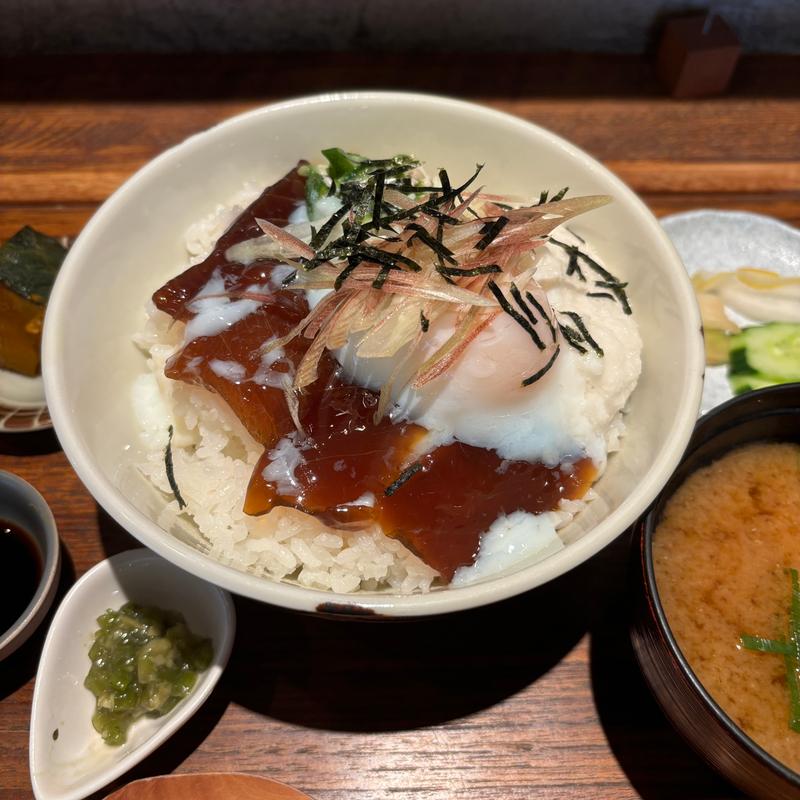 マグロの漬けとネバネバ野菜の丼定食(yuzuki)