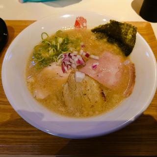 豚骨背脂醤油ラーメン(ラーメン 亀徳)