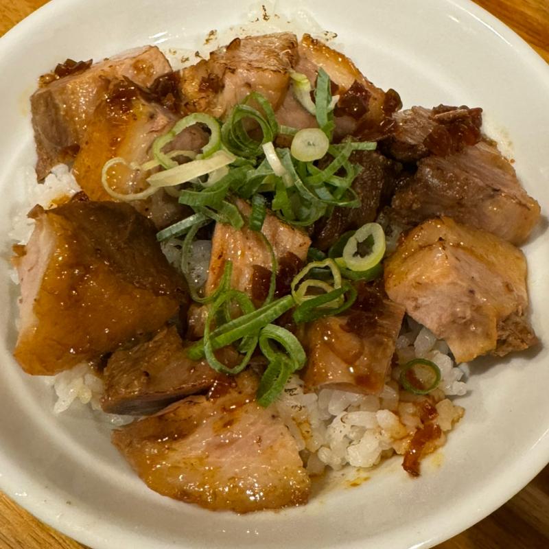 チャーシュー丼(ハちゃんラーメン)