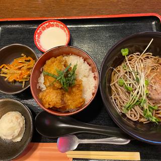 冷し梅おろし蕎麦と鶏もも天丼定食(居酒屋 仕立屋 多摩センター店)