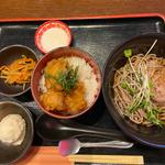 冷し梅おろし蕎麦と鶏もも天丼定食(居酒屋 仕立屋 多摩センター店)