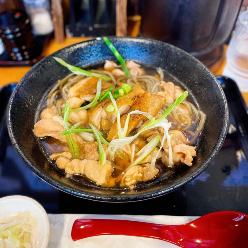 北海道で1番鶏肉が入っているかしわ蕎麦(蕎麦町伏古店)