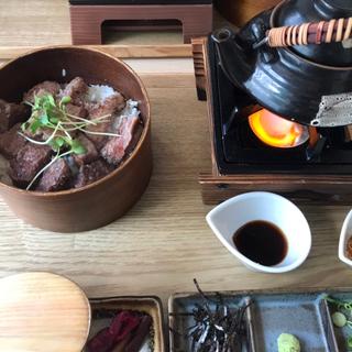 熟成シンタマステーキ丼(とろけるハンバーグ福よし 浅草蔵前店)