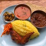 チキンカレーとシーフードトマトカレーのセット(ヒナタ屋)