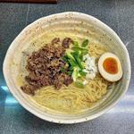 スキヤキ風汁なし牛肉と玉子の和え麺(洛二神)