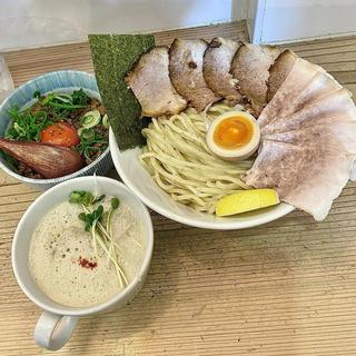 特製つけ麺 大 チャーシュー増し ええたまごの牛そぼろ飯(五弦屋)