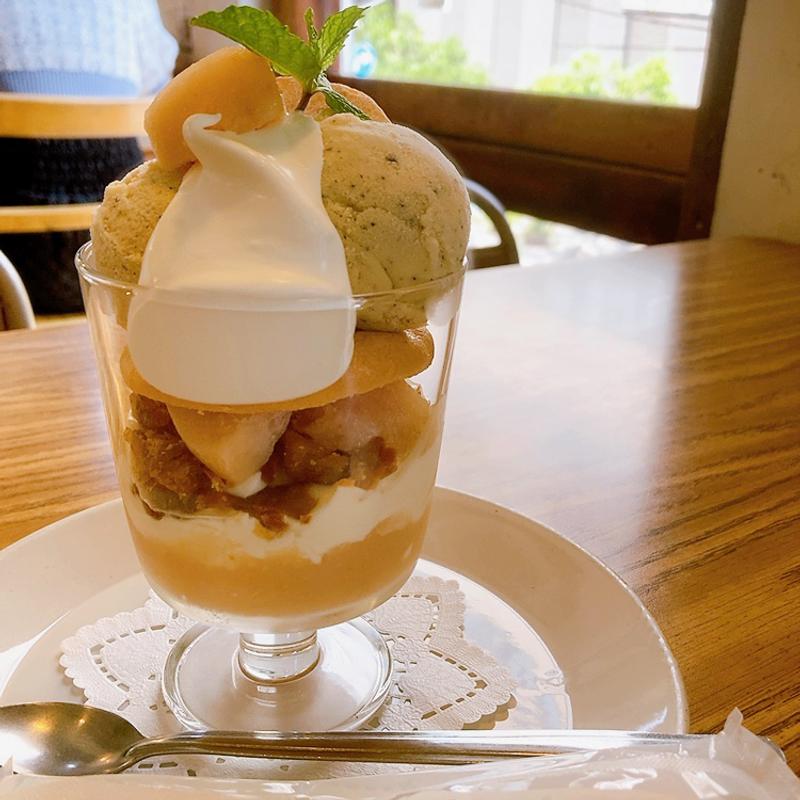 桃とアールグレイのグラスパフェ(AIDA with CAFE 広島店 （アイーダ ウィズ カフェ）)
