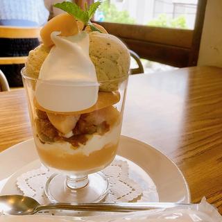 桃とアールグレイのグラスパフェ(AIDA with CAFE 広島店 （アイーダ ウィズ カフェ）)