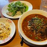 四川担々麺　黒
