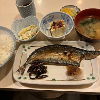 焼き魚定食(おなが鳥)