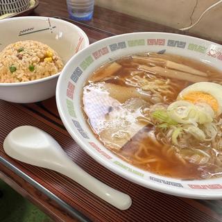 醤油ラーメン🍜半チャーハンセット(秋北食堂 )