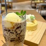 バニラカフェゼリーフロート(期間限定)