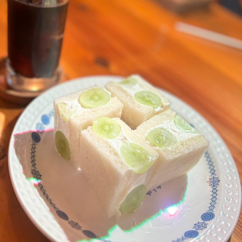 フルーツサンド（シャインマスカット）(Blackie Coffee&Bar in MUSIC)