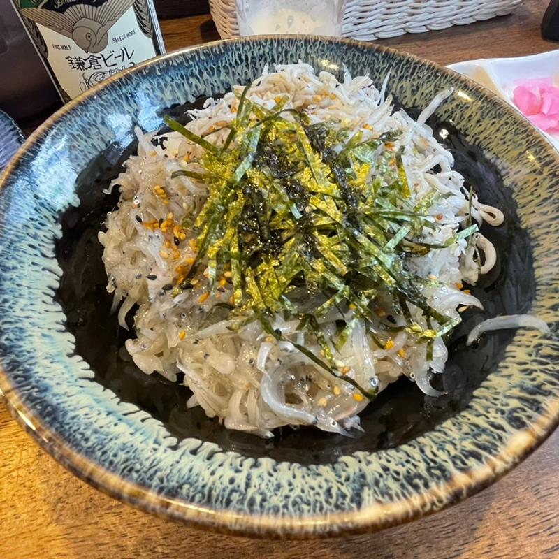 釜揚げしらすと生しらすの二色丼(鎌倉海鮮や)