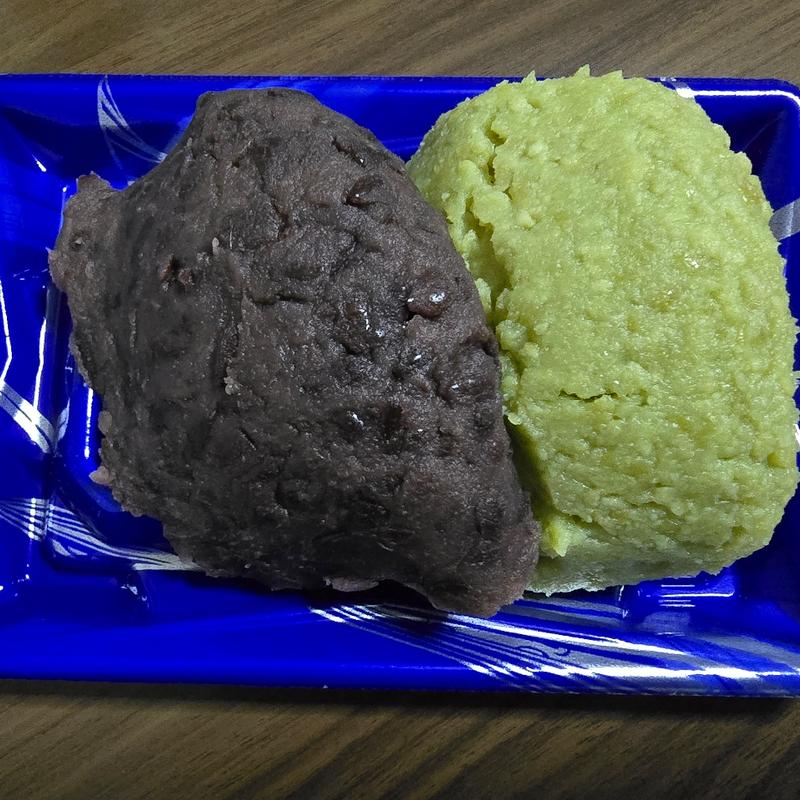 店内 手作り おはぎ 粒餡・ずんだ餡(コープみらい コープ市川店)