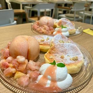 奇跡のパンケーキ　まるごと白桃(FLIPPER'S 梅田エスト店)