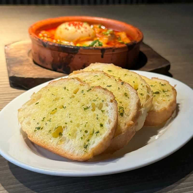 ガーリックトースト(ホルモンショウヤ)