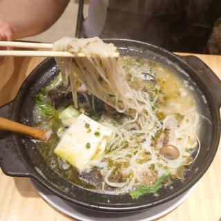 激辛薄切り牛肉入り青山椒マーラースープ米線(天府李米線 TINA'S NOODLE KITCHEN)