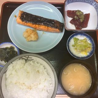 銀鮭塩焼き　マグロのずけ(魚竹)