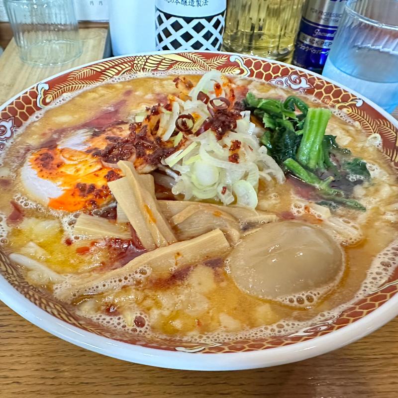 旨辛背脂ラーメン(自家製手もみ麺ラーメン赤松)