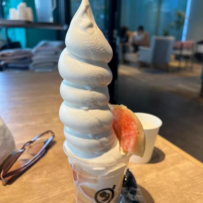 桃ソフトクリーム(ダカフェ　恵比寿)