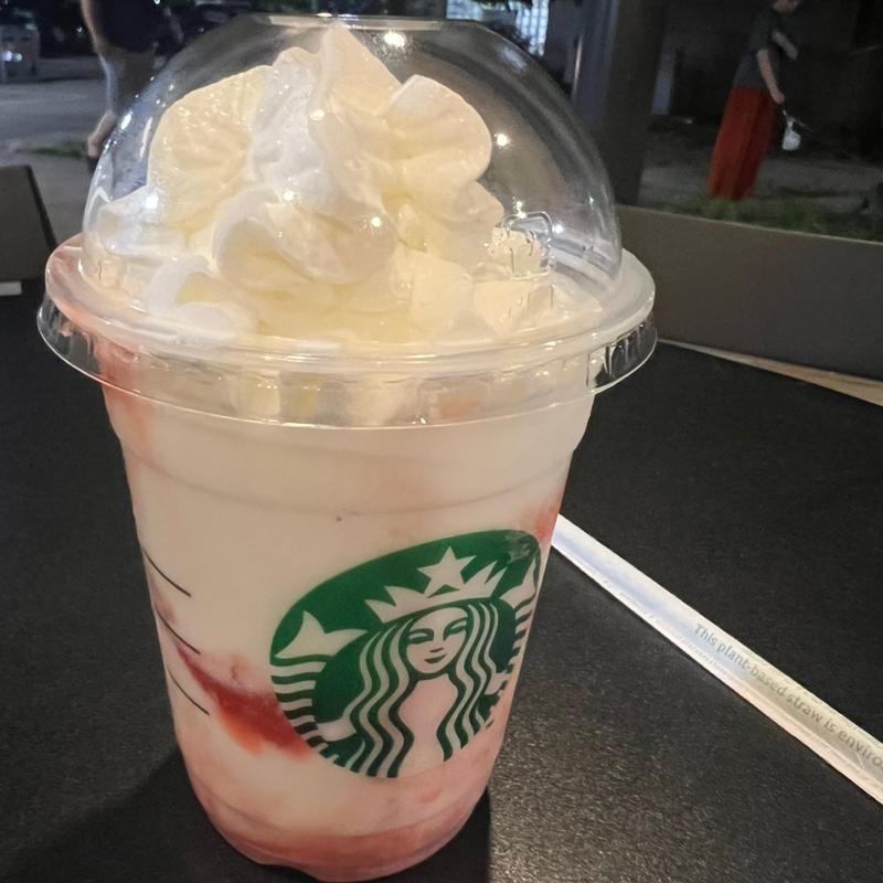 スターバックスストロベリーフラペチーノ(スターバックスコーヒー 三木サービスエリア(上り線)店)