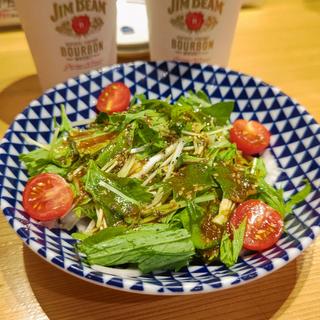 水菜とオニスラのヤミツキサラダ(鮨・酒・肴 杉玉 大船)