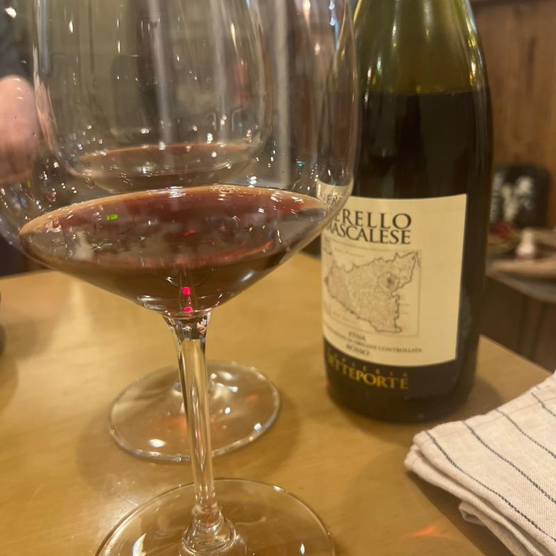 シチリア産赤ワイン(TRATTORIA TSUYUZAKI)