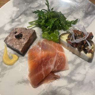 前菜(かまど焼 NIKUYOROZU 三鷹店)