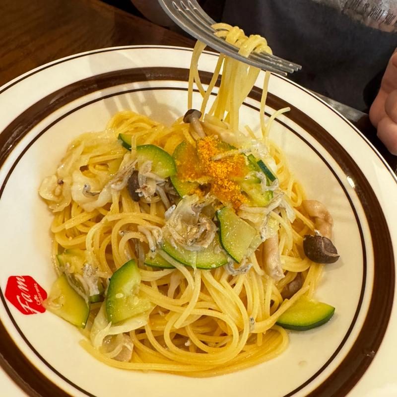 ちりめんじゃことキノコ野菜のオイルパスタ(Fam Caffe Ristorante)