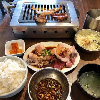 上野焼肉ランチ(焼肉 房家ホルモン館 上野六丁目店)