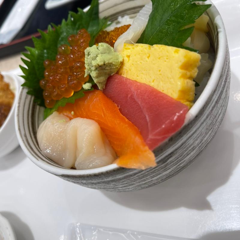 海鮮丼(函館まるかつ水産　いかいか亭 )