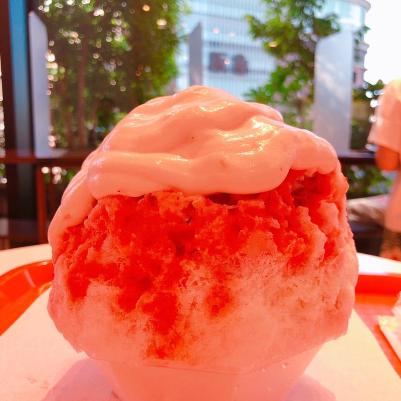 いちごミルクといちごのエスプーマかき氷(阪神百貨店梅田本店 催事場)