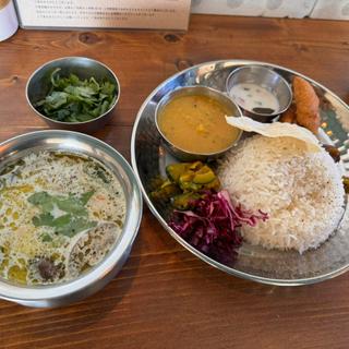 海鮮＋夏野菜の具沢山グリーンカレー