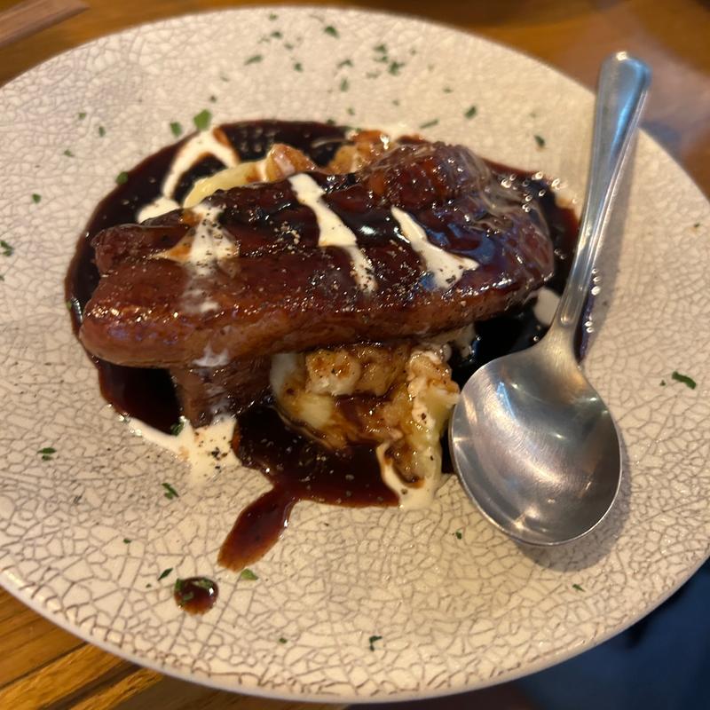 お箸で崩れる旨トロ角煮(東京 MEAT 酒場 浅草橋総本店)