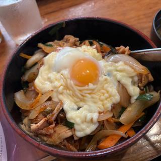 豚キムチ丼定食（ミニサラダ付き）(料理倶楽部 （リョウリクラブ）)